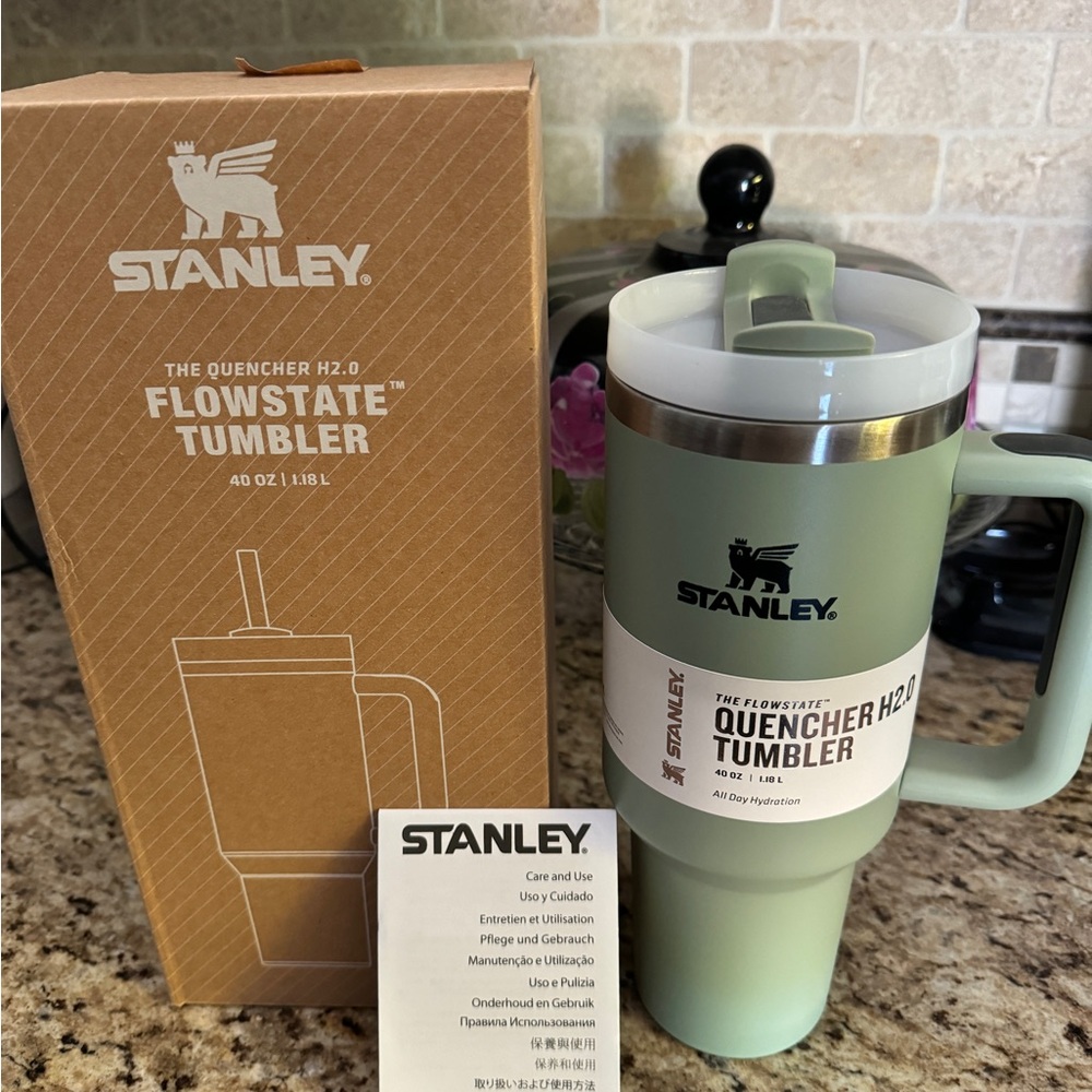 40oz Stanley Quencher Flowstate Bay Leaf Green Tumbler